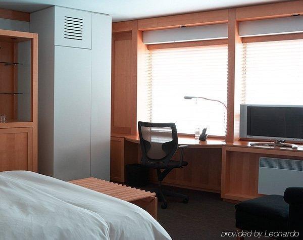 Hotel Alt Quartier Dix30 Бросард Стая снимка