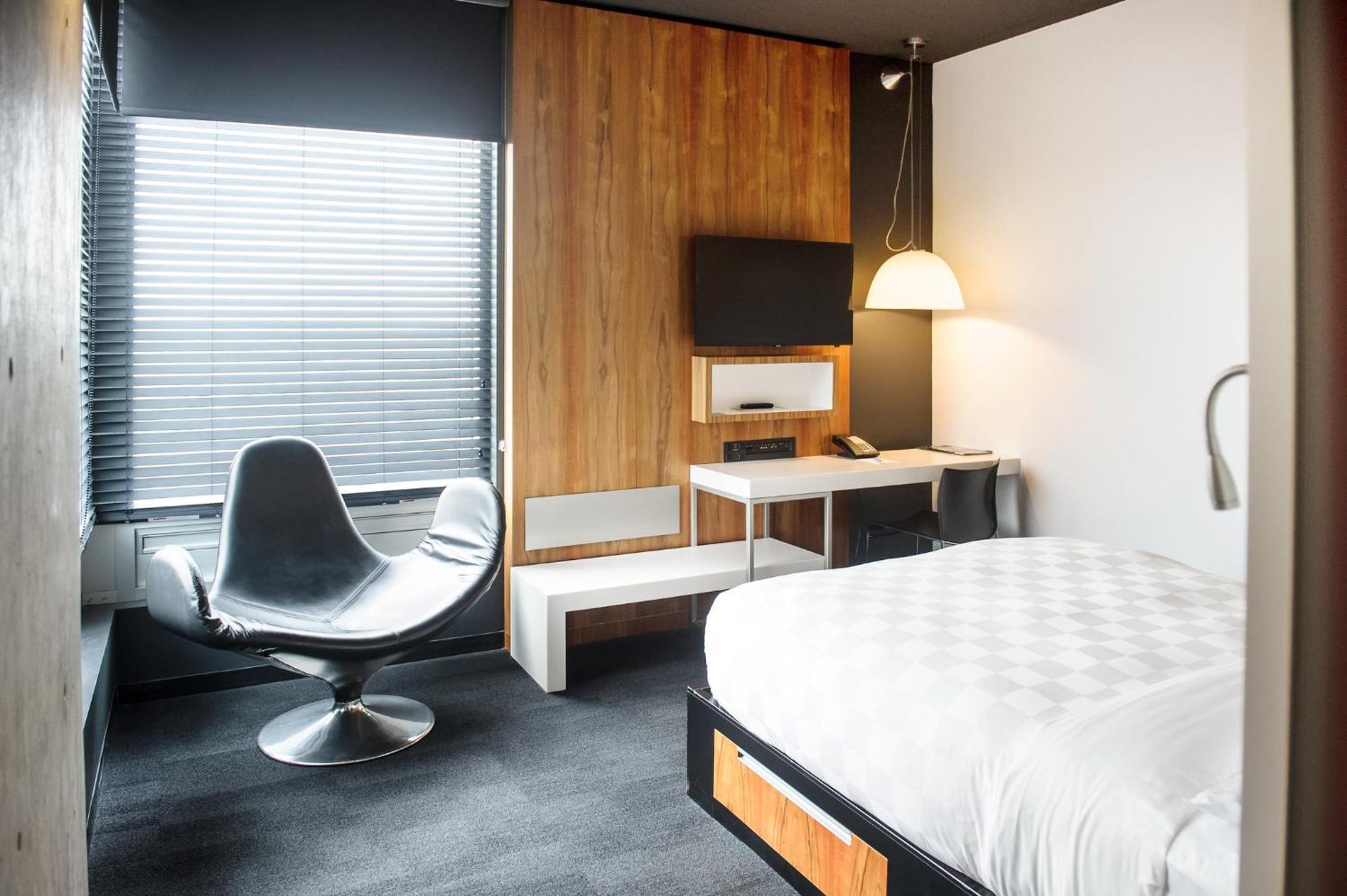 Hotel Alt Quartier Dix30 Бросард Екстериор снимка