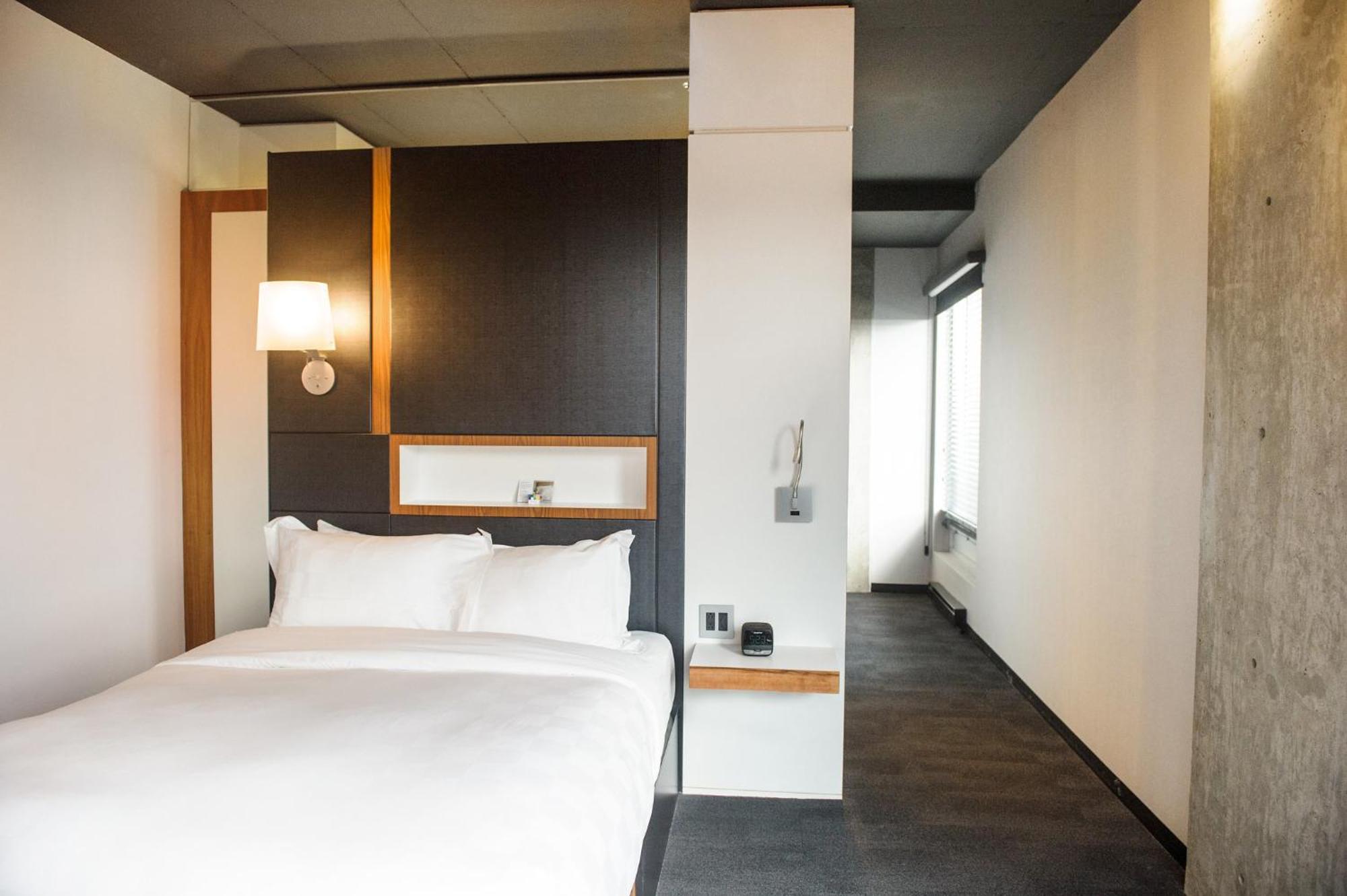 Hotel Alt Quartier Dix30 Бросард Екстериор снимка