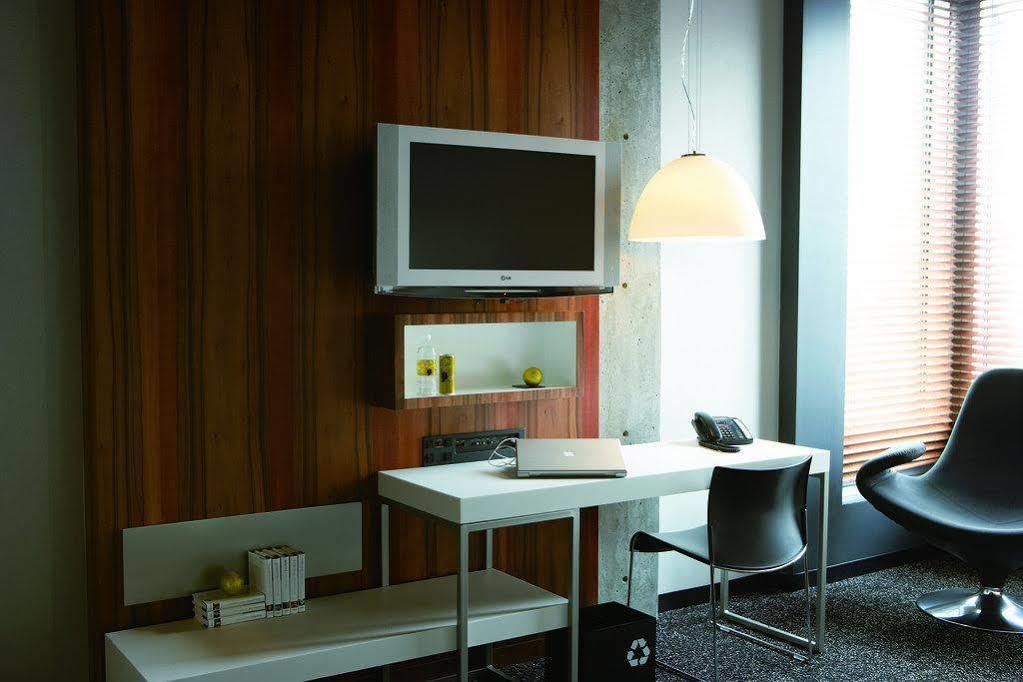 Hotel Alt Quartier Dix30 Бросард Екстериор снимка