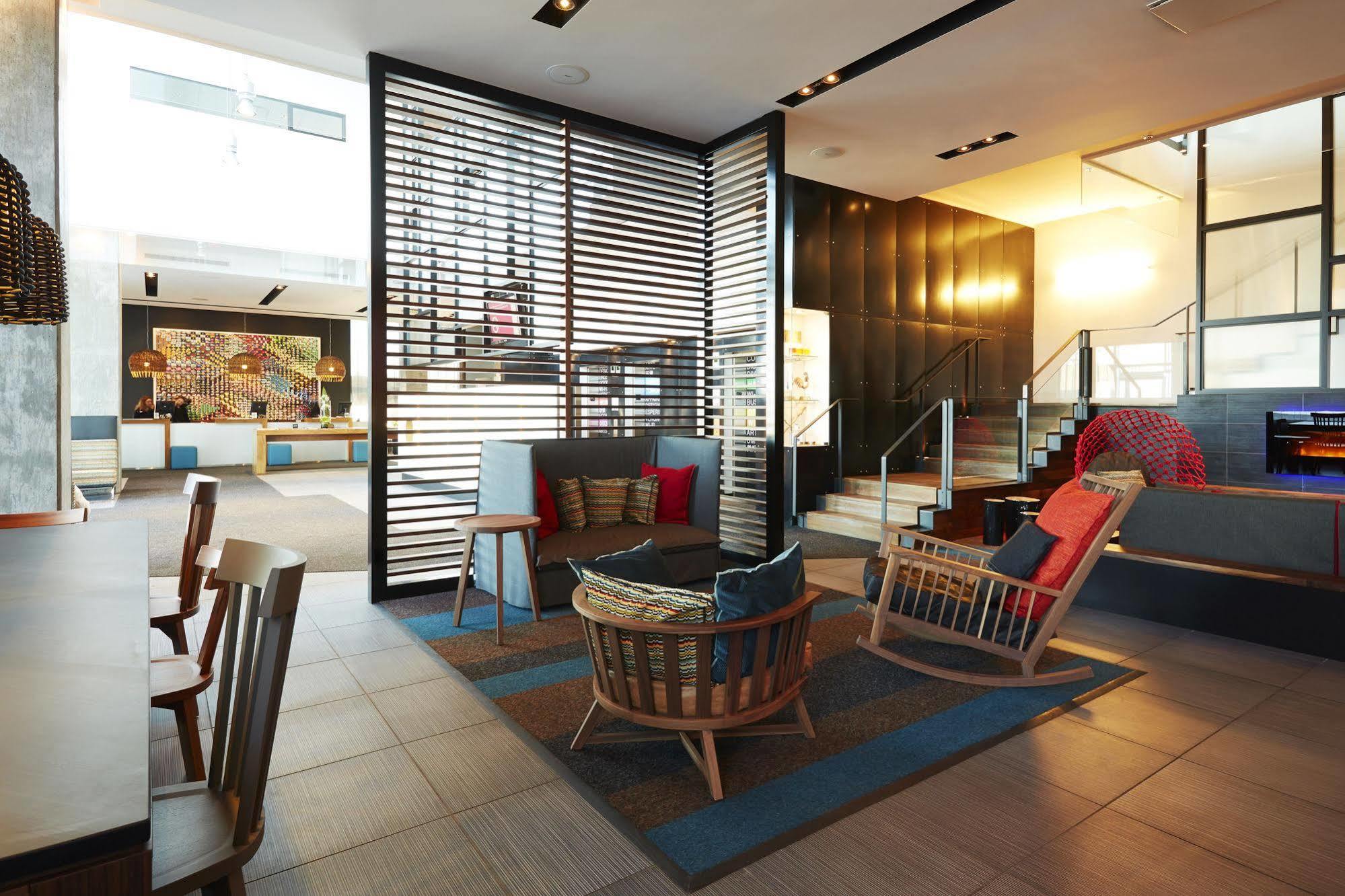Hotel Alt Quartier Dix30 Бросард Екстериор снимка