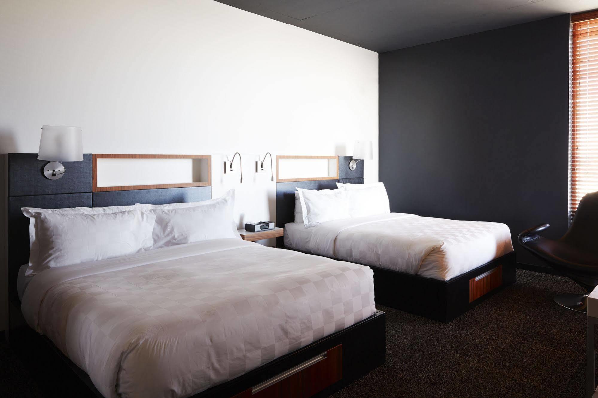 Hotel Alt Quartier Dix30 Бросард Екстериор снимка