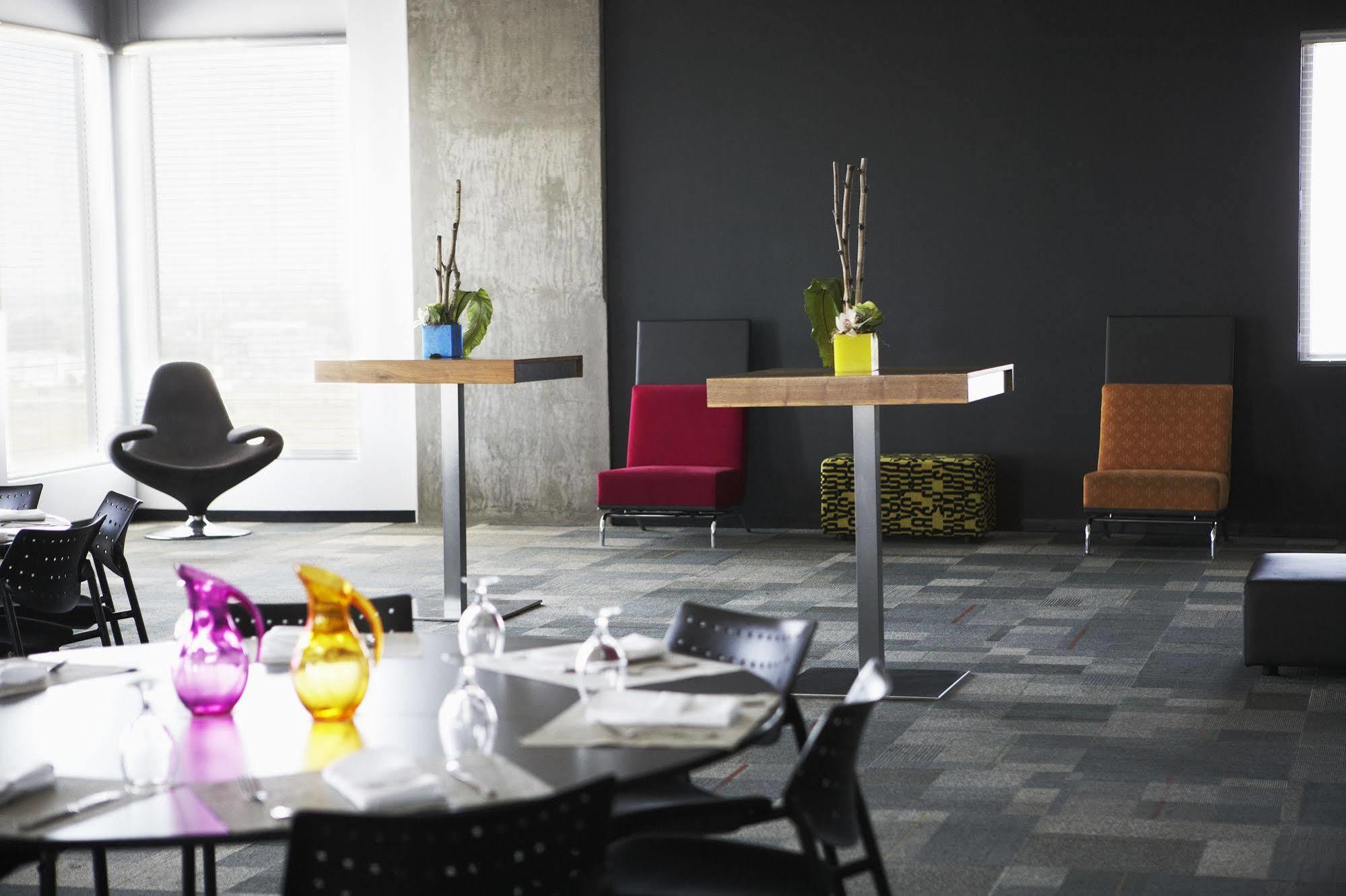 Hotel Alt Quartier Dix30 Бросард Екстериор снимка